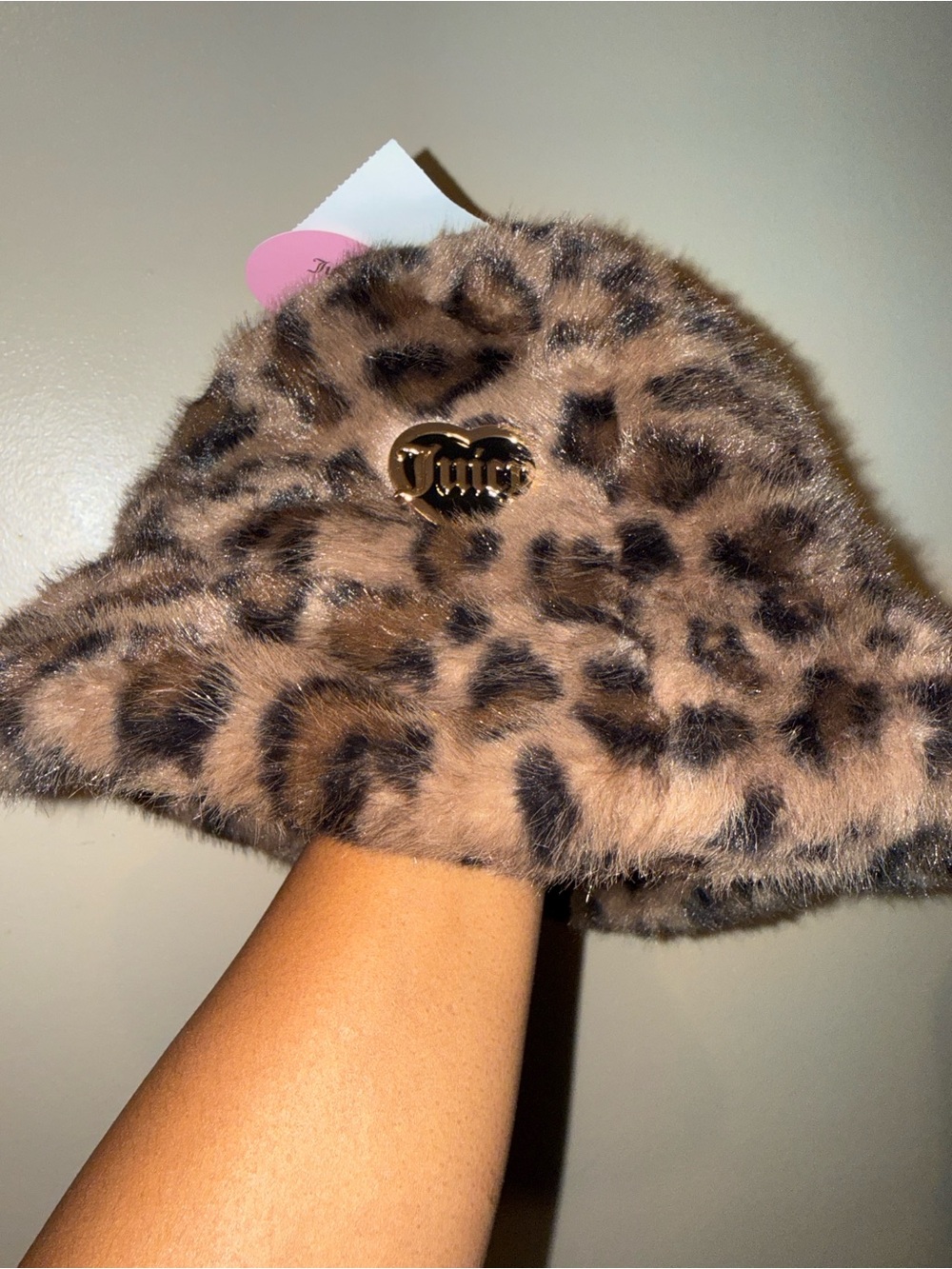 Juicy Couture Faux Fur leopard print bucket hat #leopardprint #y2k